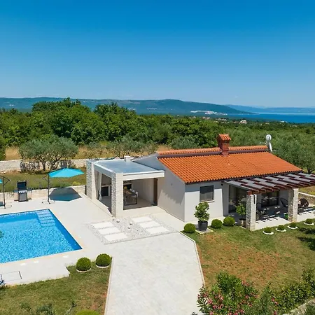Silentio - Peaceful And Private With Outdoor Pool And Whirlpool, Istrien ヴィラ