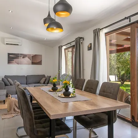 Silentio - Peaceful And Private With Outdoor Pool And Whirlpool, Istrien