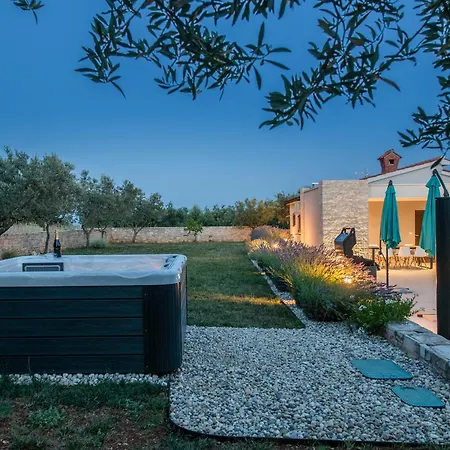 ヴィラ Silentio - Peaceful And Private With Outdoor Pool And Whirlpool, Istrien Marčana