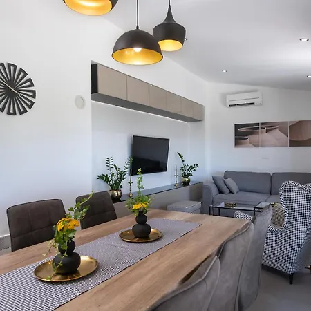 ヴィラ Silentio - Peaceful And Private With Outdoor Pool And Whirlpool, Istrien